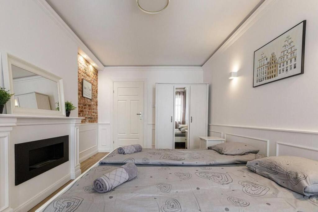 Golden Apartments&glamping- Uniwersytecka Apartment Breslau